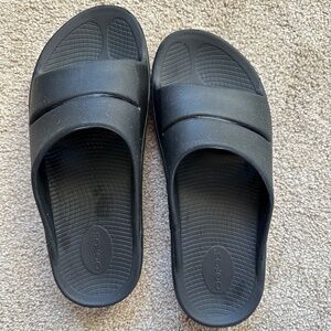 Black OOFOS sport slides, size 43